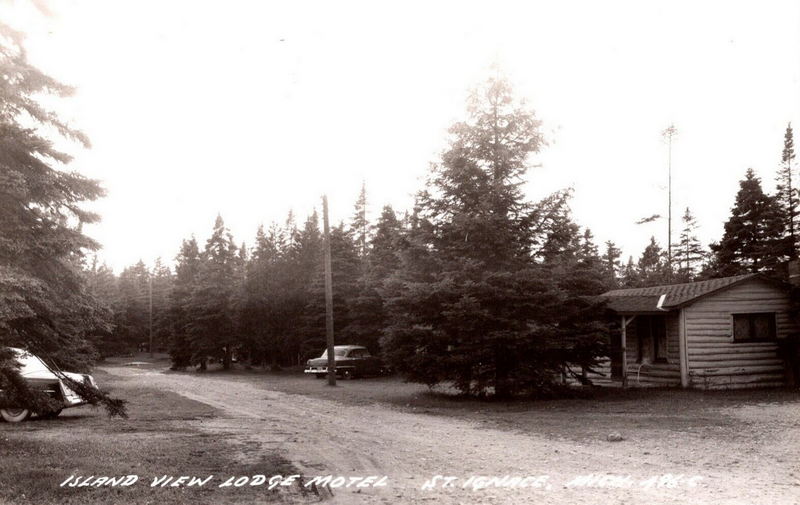 Chalet North Motel (Island View Lodge Motel) - Old Photo